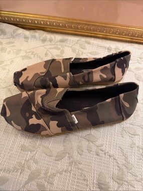 Toms Men's Camo Slip-On Loafers in Brown and Black